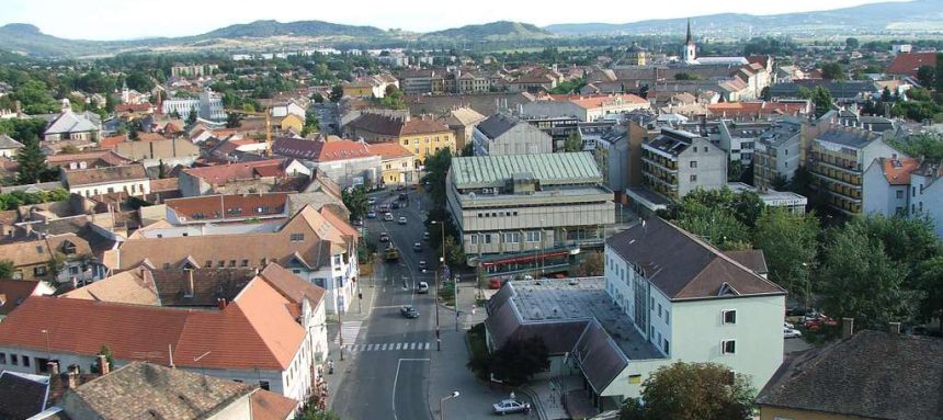 Milyen előnyöket élvez egy megyei jogú város?